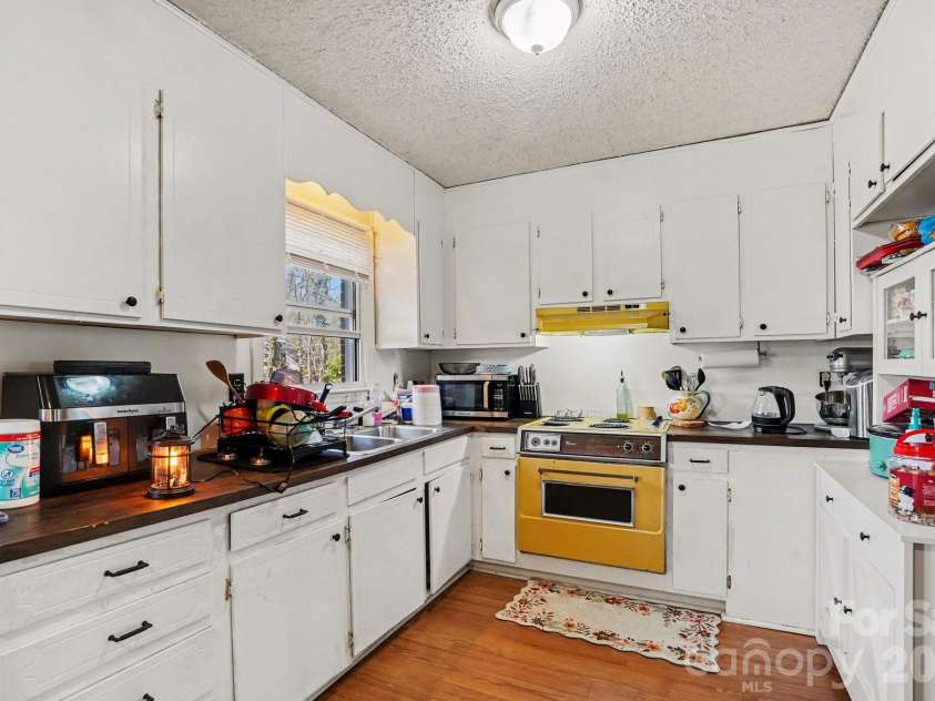 1004 Oakwood Avenue, Kannapolis, NC 28081.  MLS# CAR4354122, YatesRealty ID 14287. 