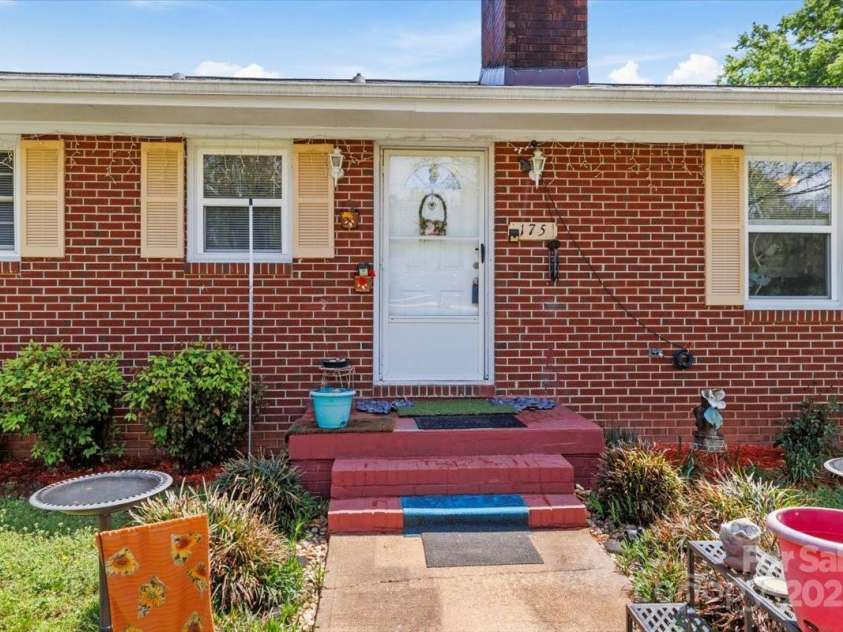 175 Neita Drive, Salisbury, NC 28147.  MLS# CAR4243753, YatesRealty ID 14287. 