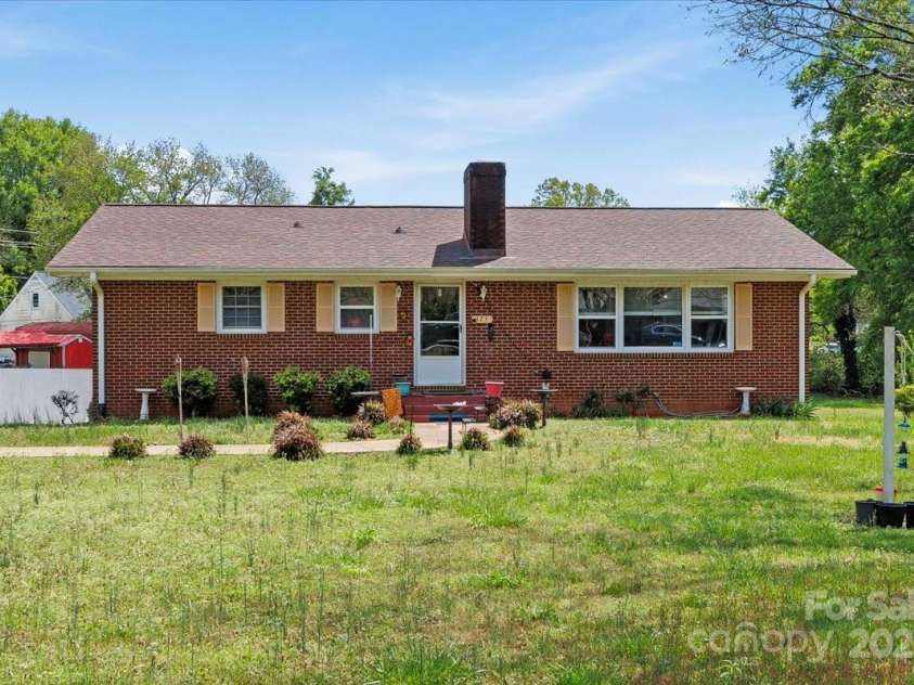 175 Neita Drive, Salisbury, NC 28147.  MLS# CAR4243753, YatesRealty ID 14287. Front Yard