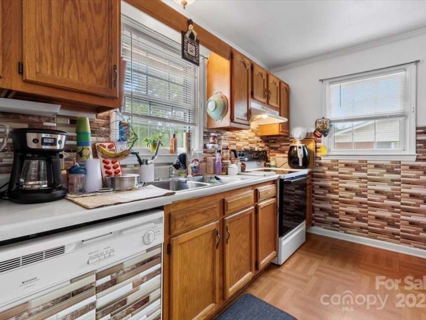 175 Neita Drive, Salisbury, NC 28147.  MLS# CAR4243753, YatesRealty ID 14287. Kitchen