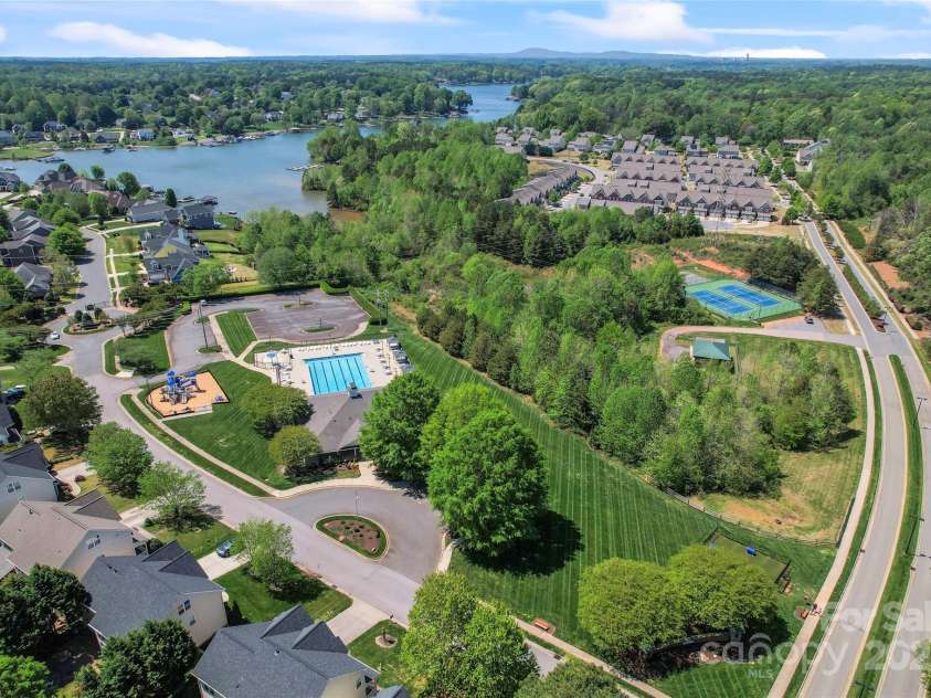 125 Wendover Trace, Mooresville, NC 28117.  MLS# CAR4251435, YatesRealty ID 14288. 