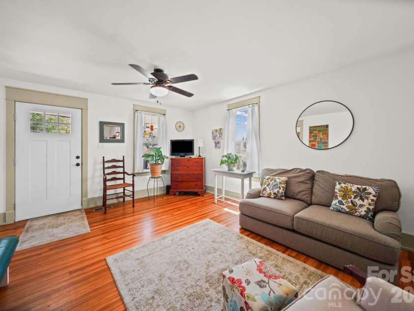 335 Mayflower Avenue, Cramerton, NC 28032.  MLS# CAR4367323, YatesRealty ID 14289. 