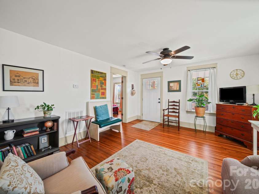 335 Mayflower Avenue, Cramerton, NC 28032.  MLS# CAR4367323, YatesRealty ID 14289. 