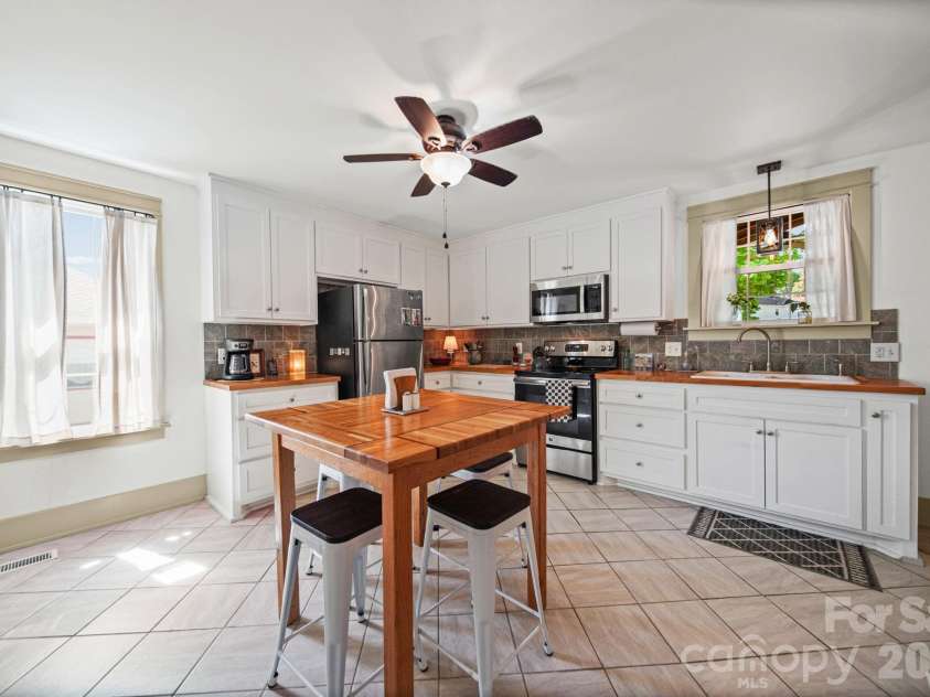 335 Mayflower Avenue, Cramerton, NC 28032.  MLS# CAR4367323, YatesRealty ID 14289. 