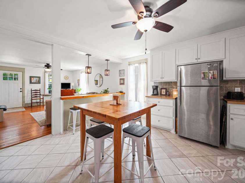 335 Mayflower Avenue, Cramerton, NC 28032.  MLS# CAR4367323, YatesRealty ID 14289. 