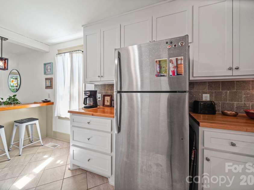 335 Mayflower Avenue, Cramerton, NC 28032.  MLS# CAR4367323, YatesRealty ID 14289. 