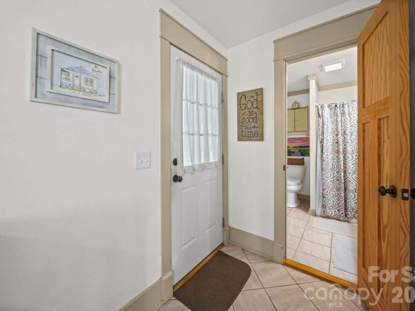 335 Mayflower Avenue, Cramerton, NC 28032.  MLS# CAR4367323, YatesRealty ID 14289. 