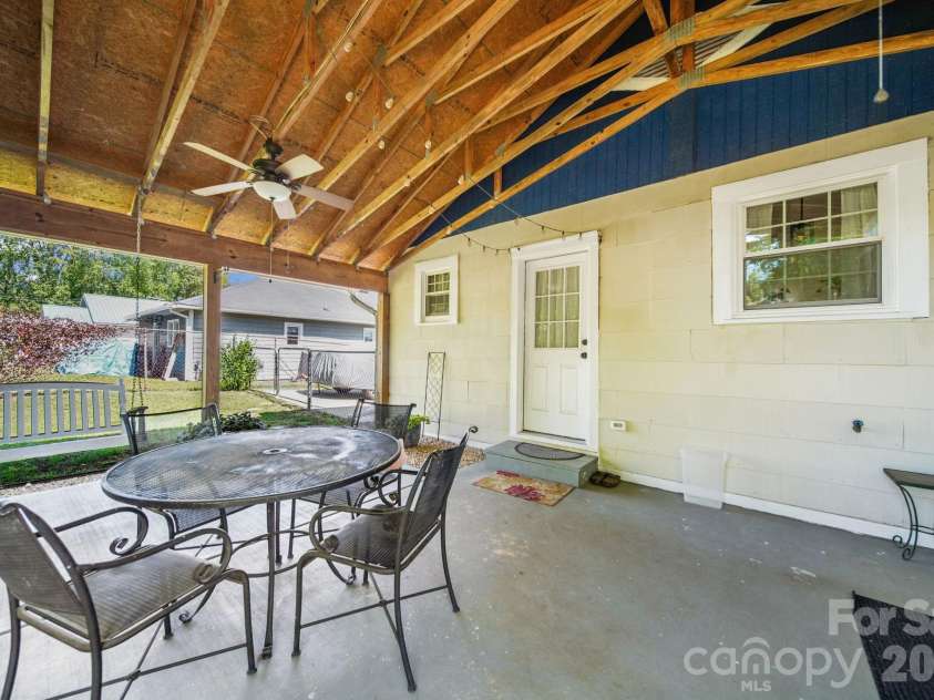 335 Mayflower Avenue, Cramerton, NC 28032.  MLS# CAR4367323, YatesRealty ID 14289. 