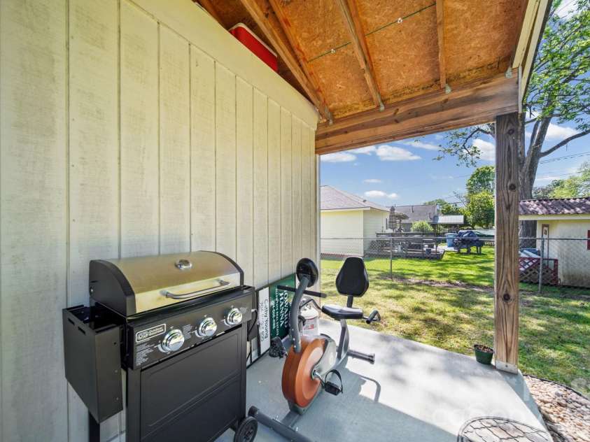 335 Mayflower Avenue, Cramerton, NC 28032.  MLS# CAR4367323, YatesRealty ID 14289. 