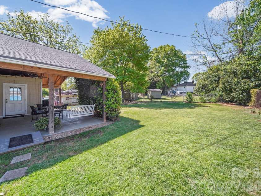 335 Mayflower Avenue, Cramerton, NC 28032.  MLS# CAR4367323, YatesRealty ID 14289. 
