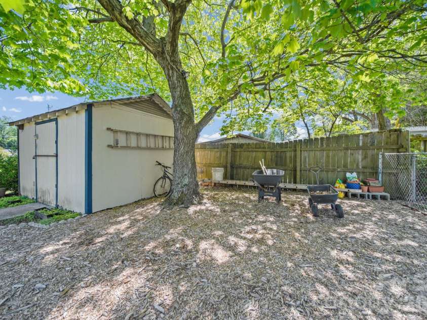 335 Mayflower Avenue, Cramerton, NC 28032.  MLS# CAR4367323, YatesRealty ID 14289. 