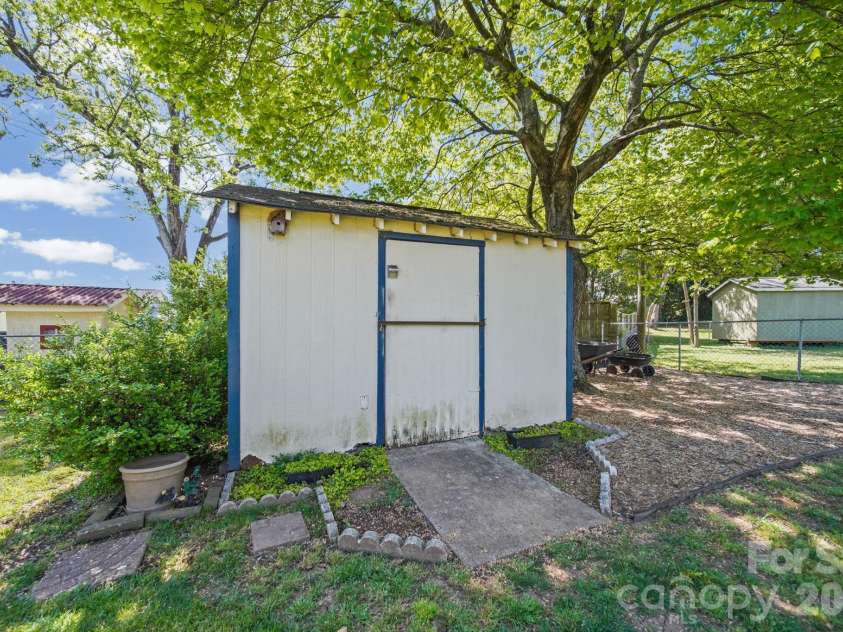 335 Mayflower Avenue, Cramerton, NC 28032.  MLS# CAR4367323, YatesRealty ID 14289. 