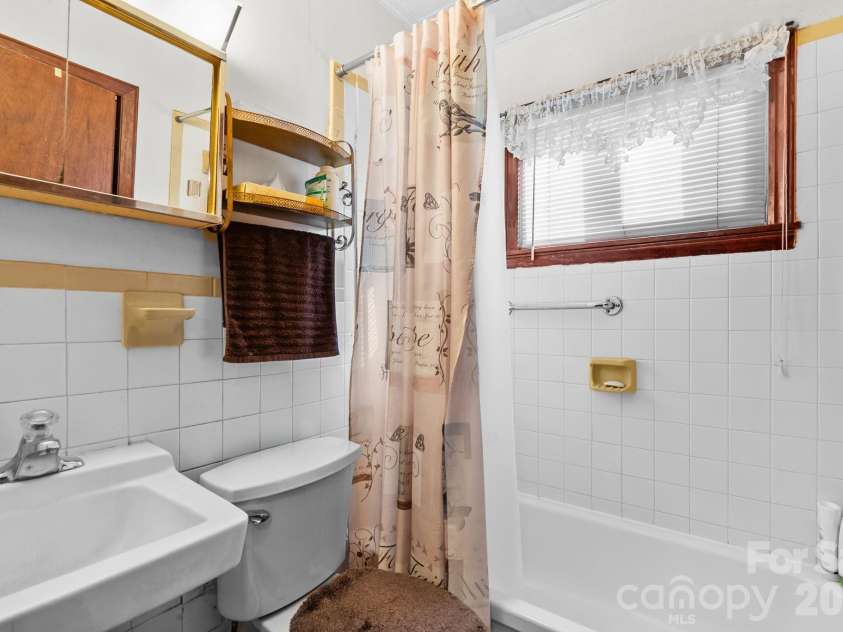 146 and 148 Monteith Road, Brevard, NC 28712.  MLS# CAR4342574, YatesRealty ID 1429. 146 Monteith Road - Bathroom