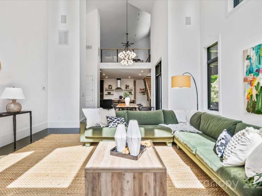 3304 Mar Vista Circle, Charlotte, NC 28209.  MLS# CAR4269142, YatesRealty ID 1429. 