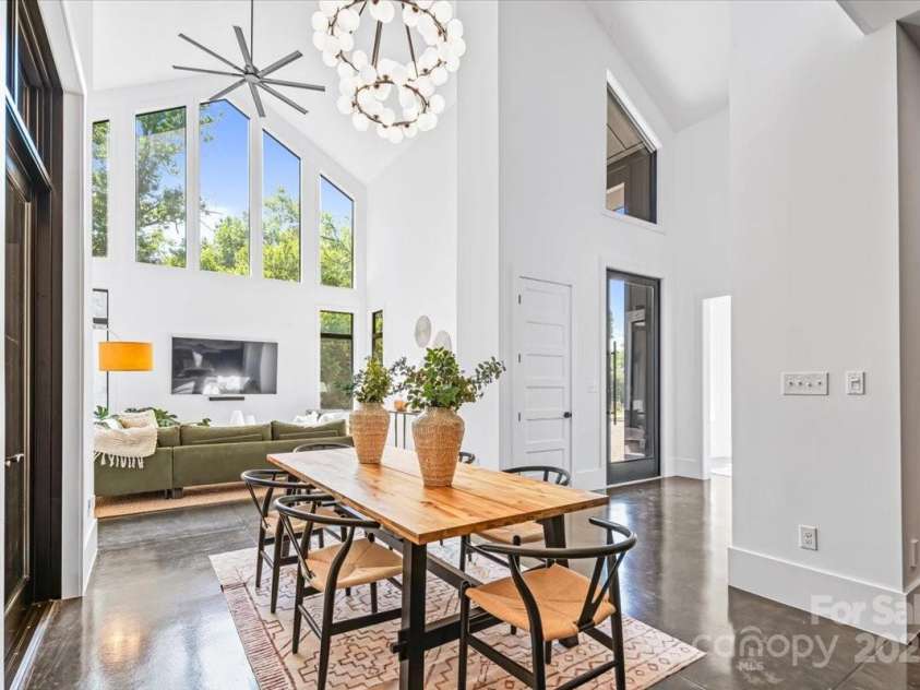 3304 Mar Vista Circle, Charlotte, NC 28209.  MLS# CAR4269142, YatesRealty ID 1429. Open living connected the kitchen to dining and great room.