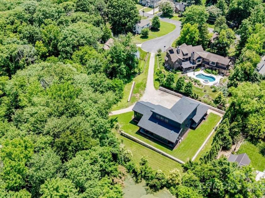 3304 Mar Vista Circle, Charlotte, NC 28209.  MLS# CAR4269142, YatesRealty ID 1429. Ultimate privacy with location on culdesac and extended driveway.  Wired for gate and reayd for buyer to select driveway options. 