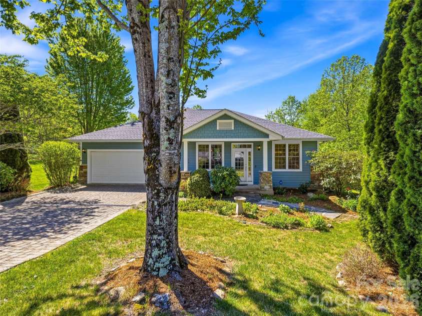 35 Stonecrest Court, Flat Rock, NC 28731.  MLS# CAR4370036, YatesRealty ID 14291. 