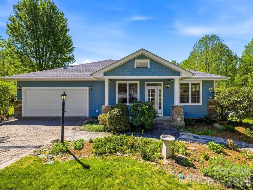 35 Stonecrest Court, Flat Rock, NC 28731.  MLS# CAR4370036, YatesRealty ID 14291. 