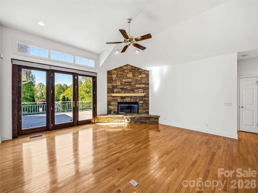 35 Stonecrest Court, Flat Rock, NC 28731.  MLS# CAR4370036, YatesRealty ID 14291. 