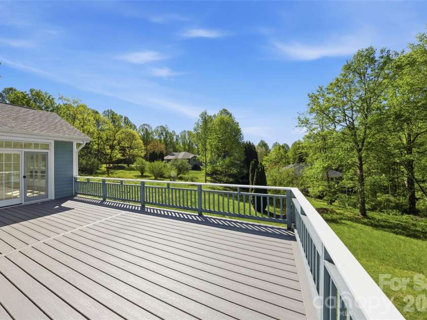 35 Stonecrest Court, Flat Rock, NC 28731.  MLS# CAR4370036, YatesRealty ID 14291. 