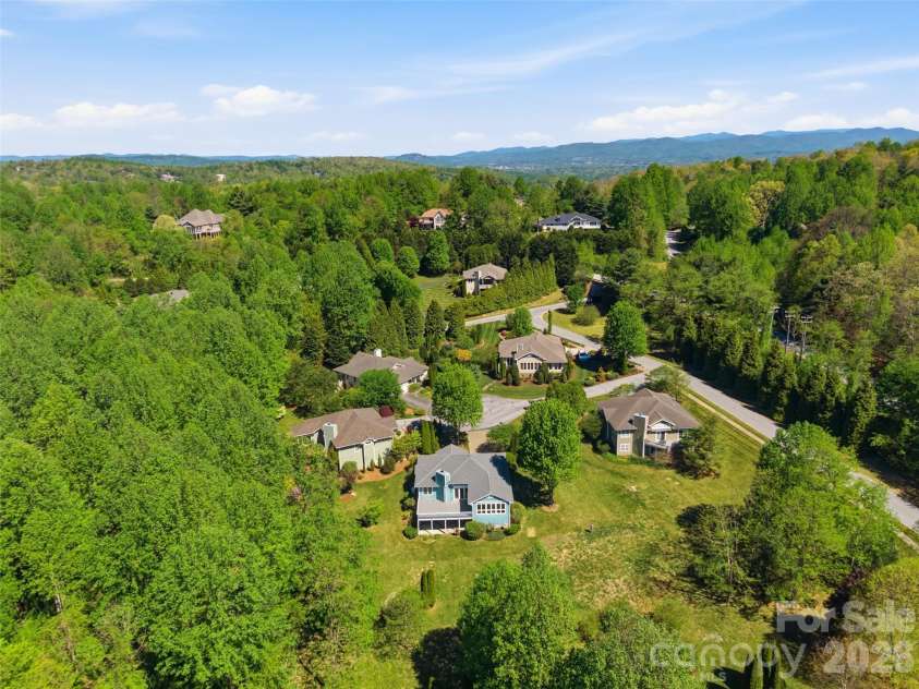 35 Stonecrest Court, Flat Rock, NC 28731.  MLS# CAR4370036, YatesRealty ID 14291. 