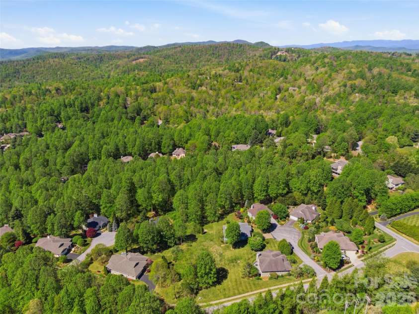 35 Stonecrest Court, Flat Rock, NC 28731.  MLS# CAR4370036, YatesRealty ID 14291. 