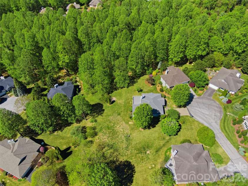 35 Stonecrest Court, Flat Rock, NC 28731.  MLS# CAR4370036, YatesRealty ID 14291. 