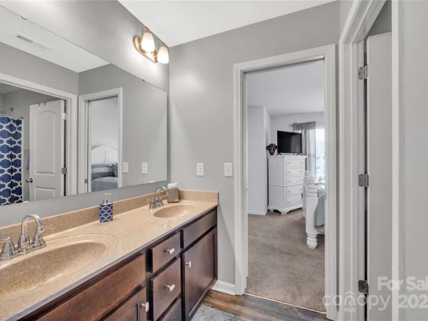 3578 Saddlebrook Drive, Midland, NC 28107.  MLS# CAR4252772, YatesRealty ID 14291. Jack and Jill bathroom, second floor.