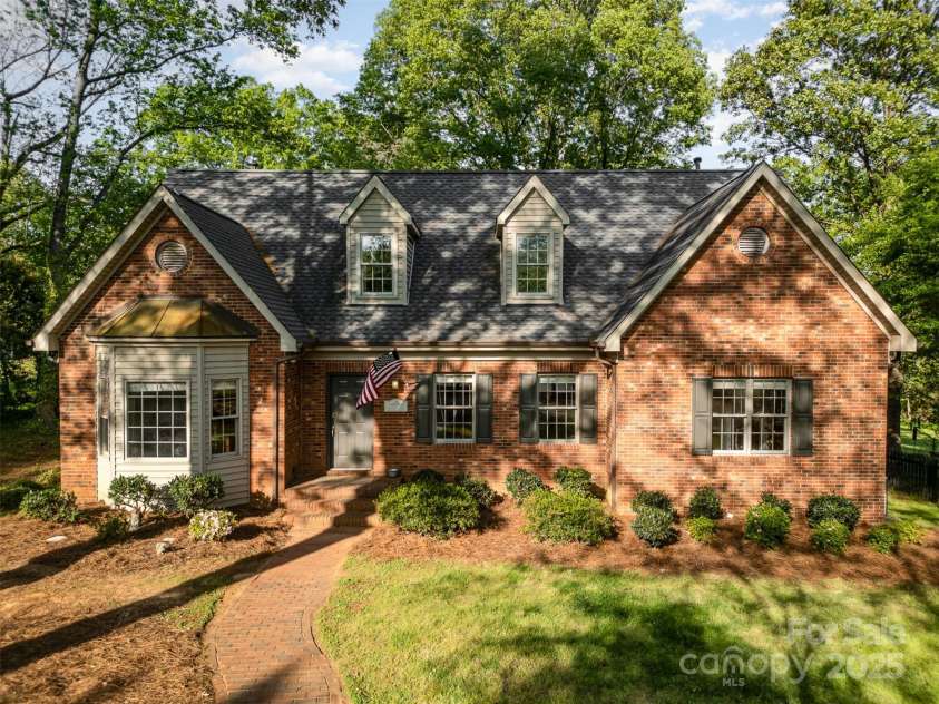 119 Lakenheath Lane, Matthews, NC 28105.  MLS# CAR4241430, YatesRealty ID 14292. 
