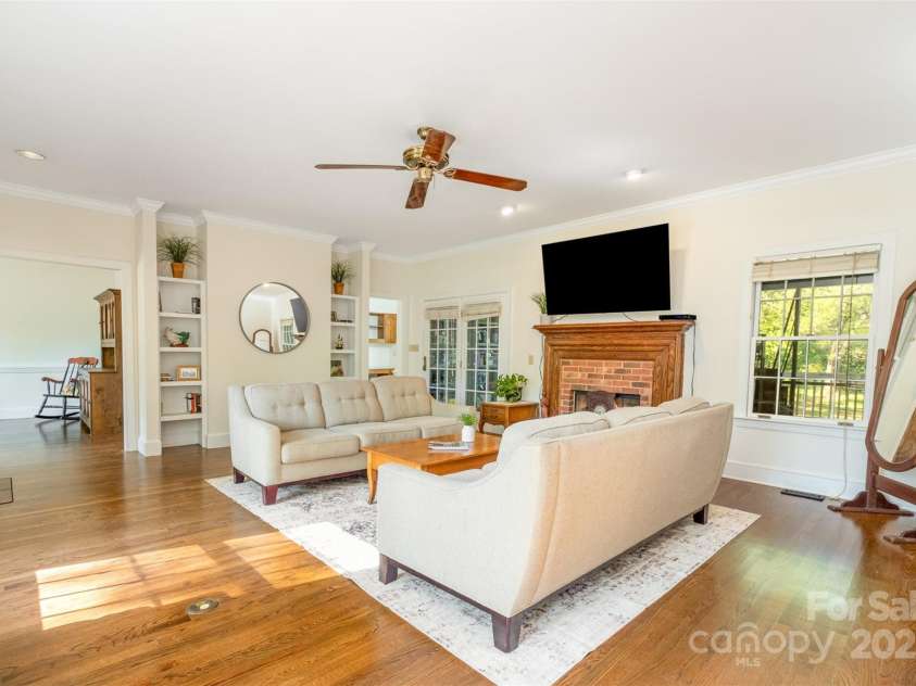 119 Lakenheath Lane, Matthews, NC 28105.  MLS# CAR4241430, YatesRealty ID 14292. 