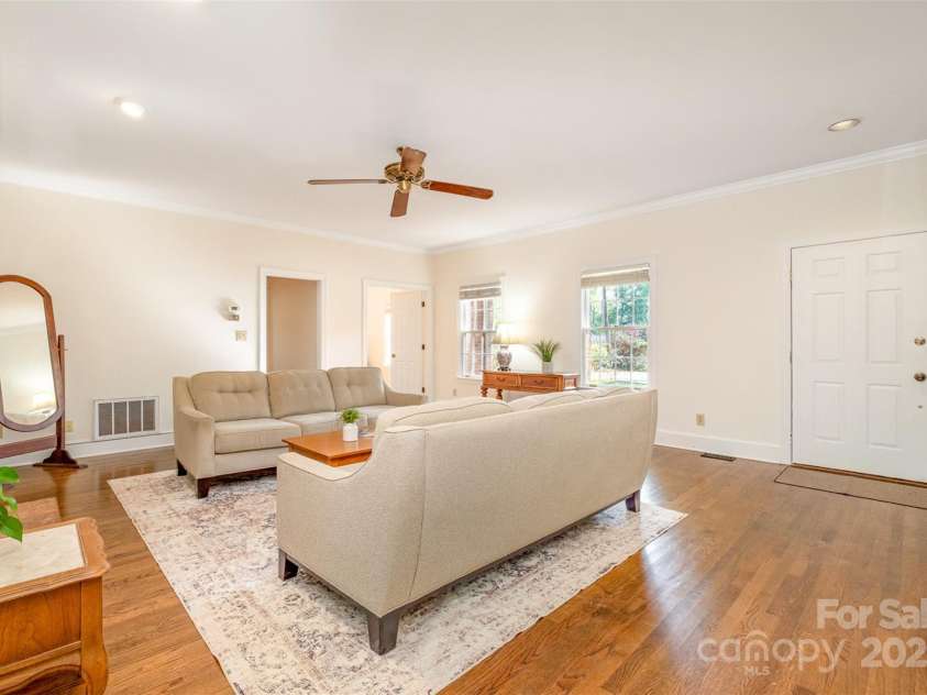 119 Lakenheath Lane, Matthews, NC 28105.  MLS# CAR4241430, YatesRealty ID 14292. 