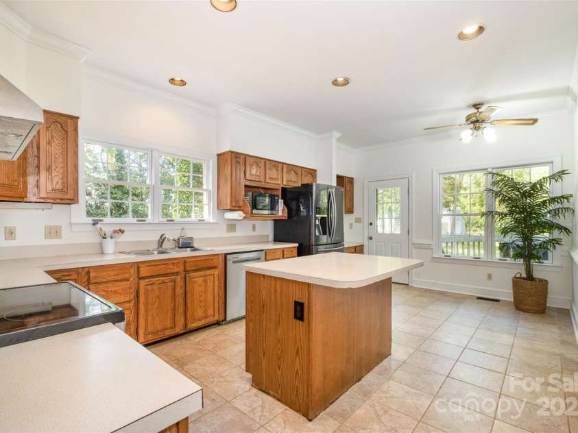 119 Lakenheath Lane, Matthews, NC 28105.  MLS# CAR4241430, YatesRealty ID 14292. 