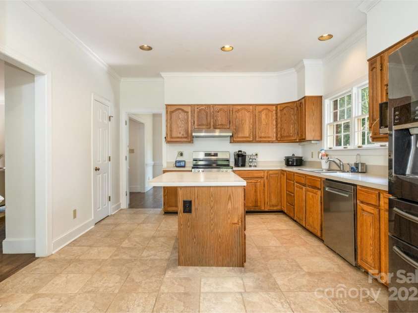 119 Lakenheath Lane, Matthews, NC 28105.  MLS# CAR4241430, YatesRealty ID 14292. 