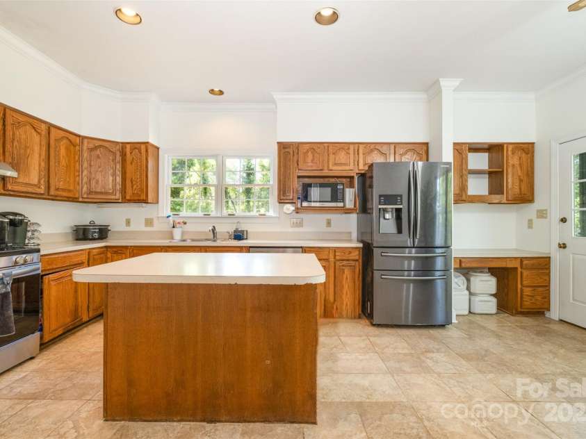 119 Lakenheath Lane, Matthews, NC 28105.  MLS# CAR4241430, YatesRealty ID 14292. 