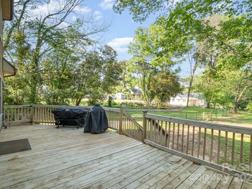 119 Lakenheath Lane, Matthews, NC 28105.  MLS# CAR4241430, YatesRealty ID 14292. 