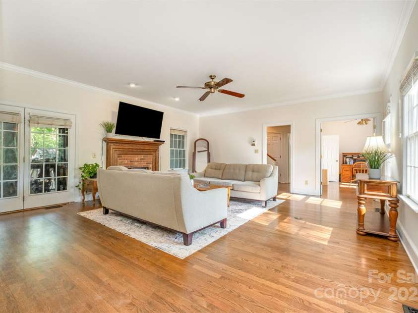 119 Lakenheath Lane, Matthews, NC 28105.  MLS# CAR4241430, YatesRealty ID 14292. Entry to Living Room