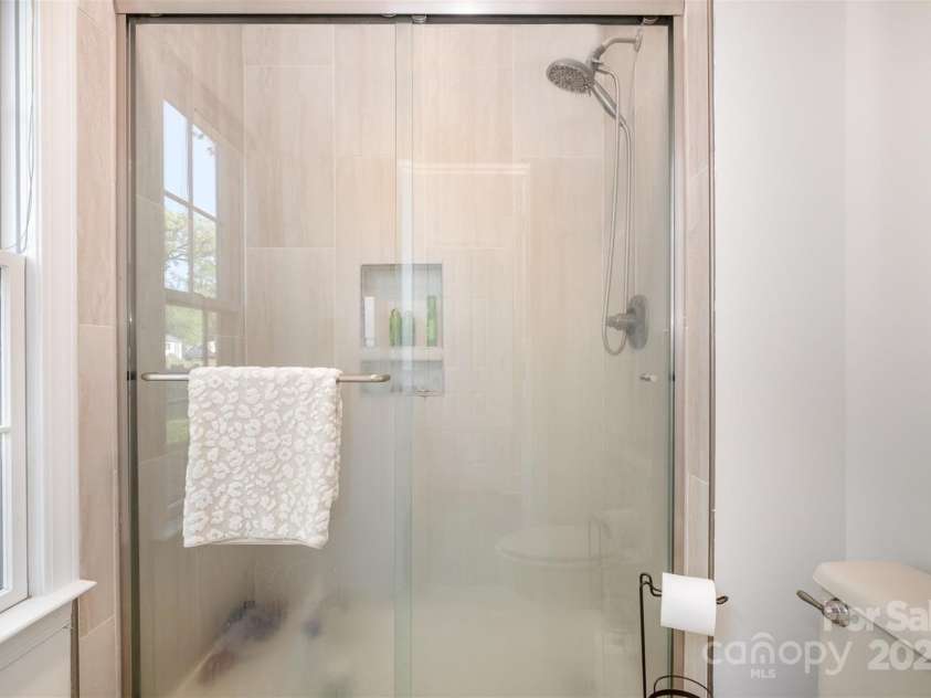119 Lakenheath Lane, Matthews, NC 28105.  MLS# CAR4241430, YatesRealty ID 14292. Primary bath on Main