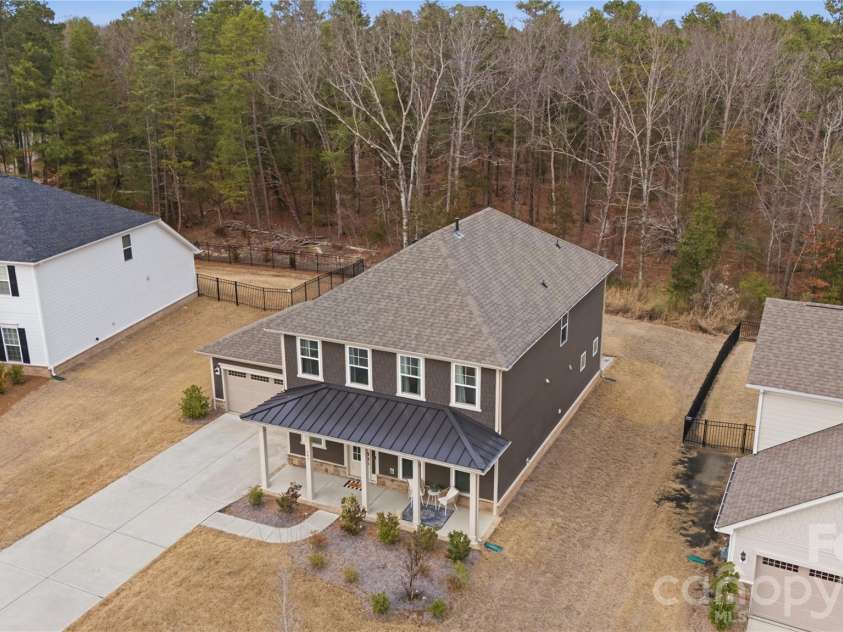 607 Southstone Drive, Matthews, NC 28104.  MLS# CAR4346375, YatesRealty ID 14292. 