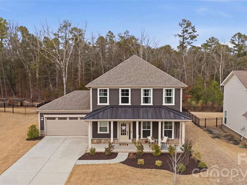 607 Southstone Drive, Matthews, NC 28104.  MLS# CAR4346375, YatesRealty ID 14292. 