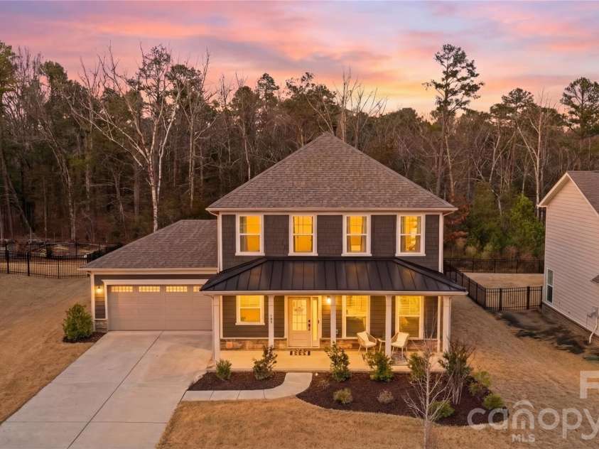 607 Southstone Drive, Matthews, NC 28104.  MLS# CAR4346375, YatesRealty ID 14292. Beautiful home, excellent location.