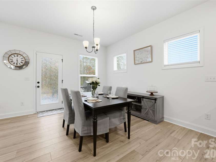 607 Southstone Drive, Matthews, NC 28104.  MLS# CAR4346375, YatesRealty ID 14292. Dining Area