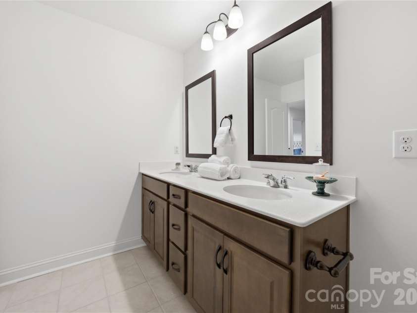 607 Southstone Drive, Matthews, NC 28104.  MLS# CAR4346375, YatesRealty ID 14292. Hall Bathroom