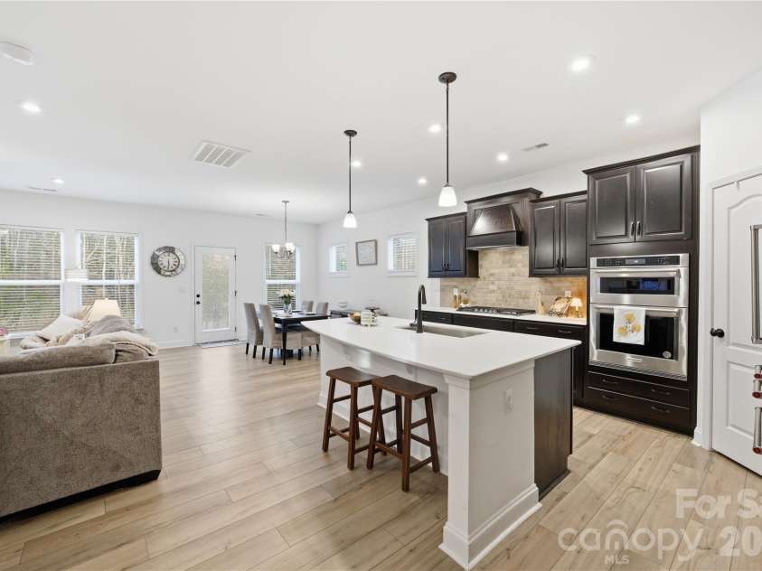 607 Southstone Drive, Matthews, NC 28104.  MLS# CAR4346375, YatesRealty ID 14292. Open floorplan