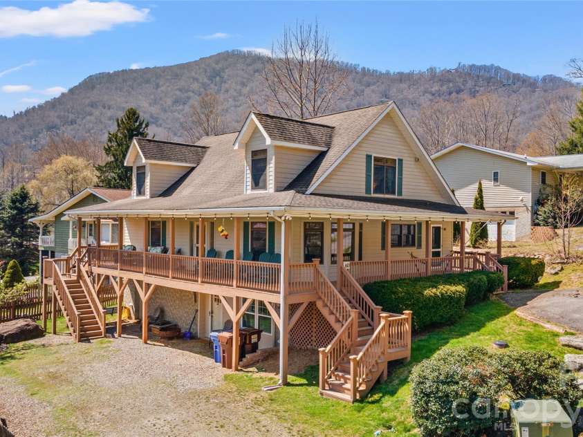 60 Rolling Lane, Maggie Valley, NC 28751.  MLS# CAR4360328, YatesRealty ID 14293. 