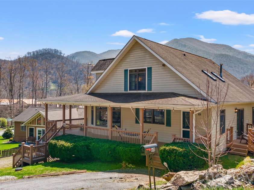 60 Rolling Lane, Maggie Valley, NC 28751.  MLS# CAR4360328, YatesRealty ID 14293. 