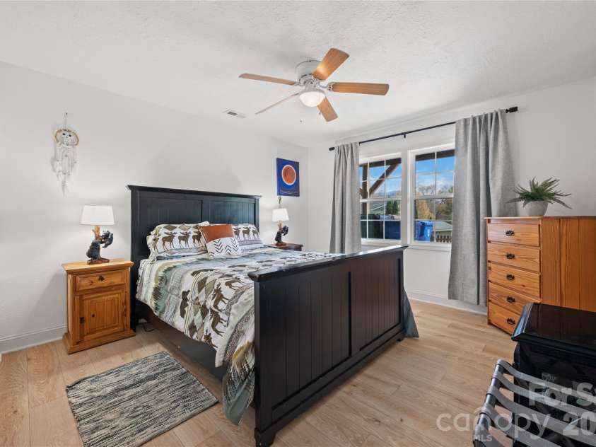 60 Rolling Lane, Maggie Valley, NC 28751.  MLS# CAR4360328, YatesRealty ID 14293. 
