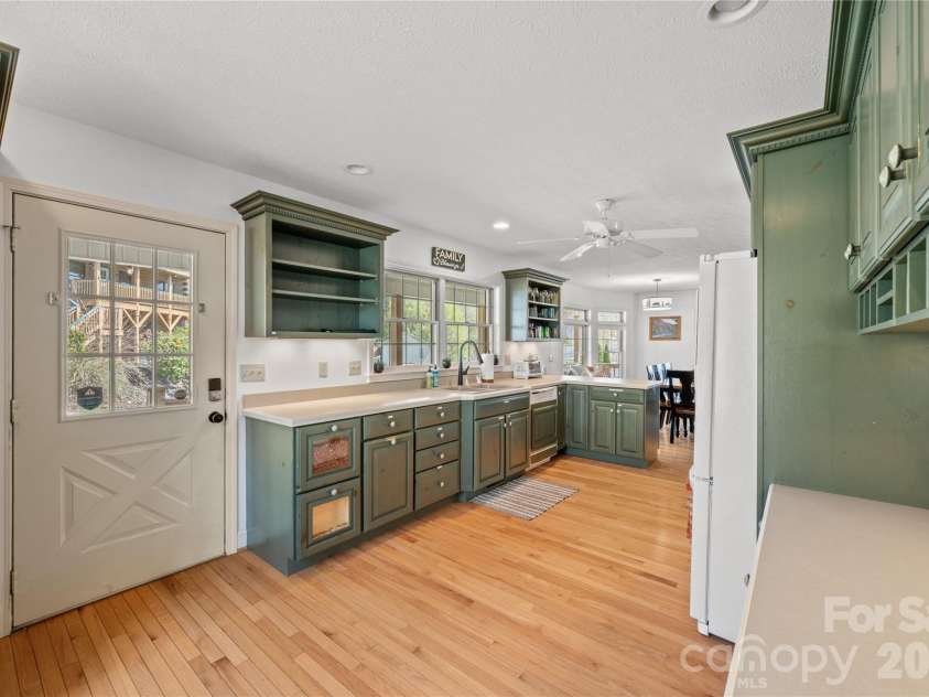 60 Rolling Lane, Maggie Valley, NC 28751.  MLS# CAR4360328, YatesRealty ID 14293. 