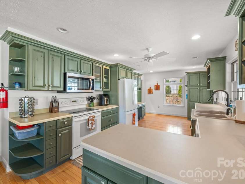 60 Rolling Lane, Maggie Valley, NC 28751.  MLS# CAR4360328, YatesRealty ID 14293. 