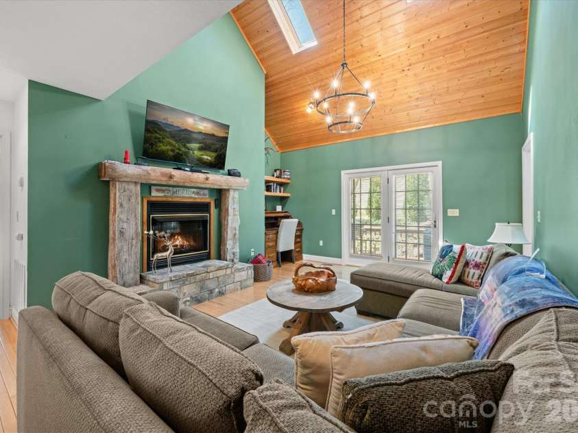 60 Rolling Lane, Maggie Valley, NC 28751.  MLS# CAR4360328, YatesRealty ID 14293. 