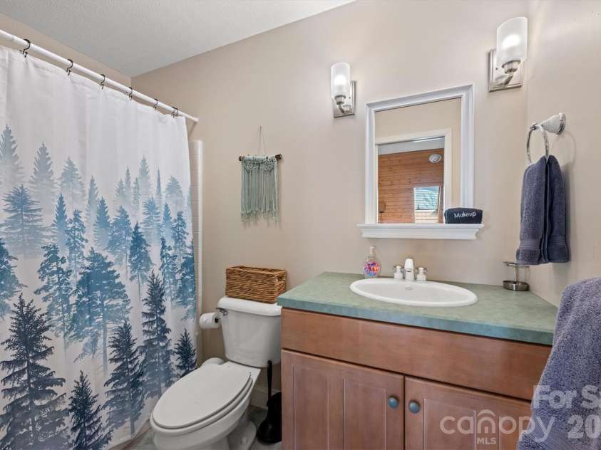 60 Rolling Lane, Maggie Valley, NC 28751.  MLS# CAR4360328, YatesRealty ID 14293. 